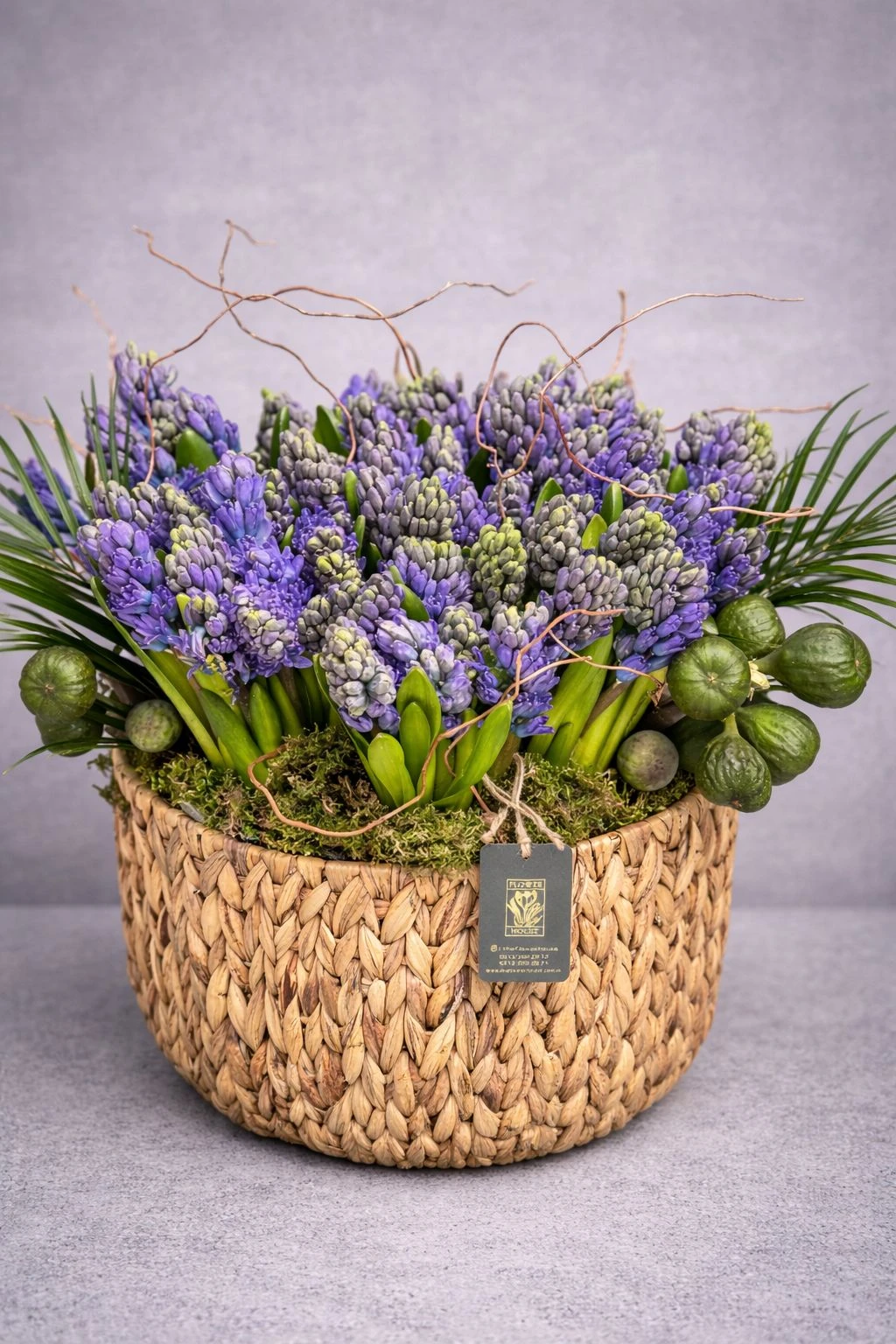 Doğal Sepette Mor Sümbül